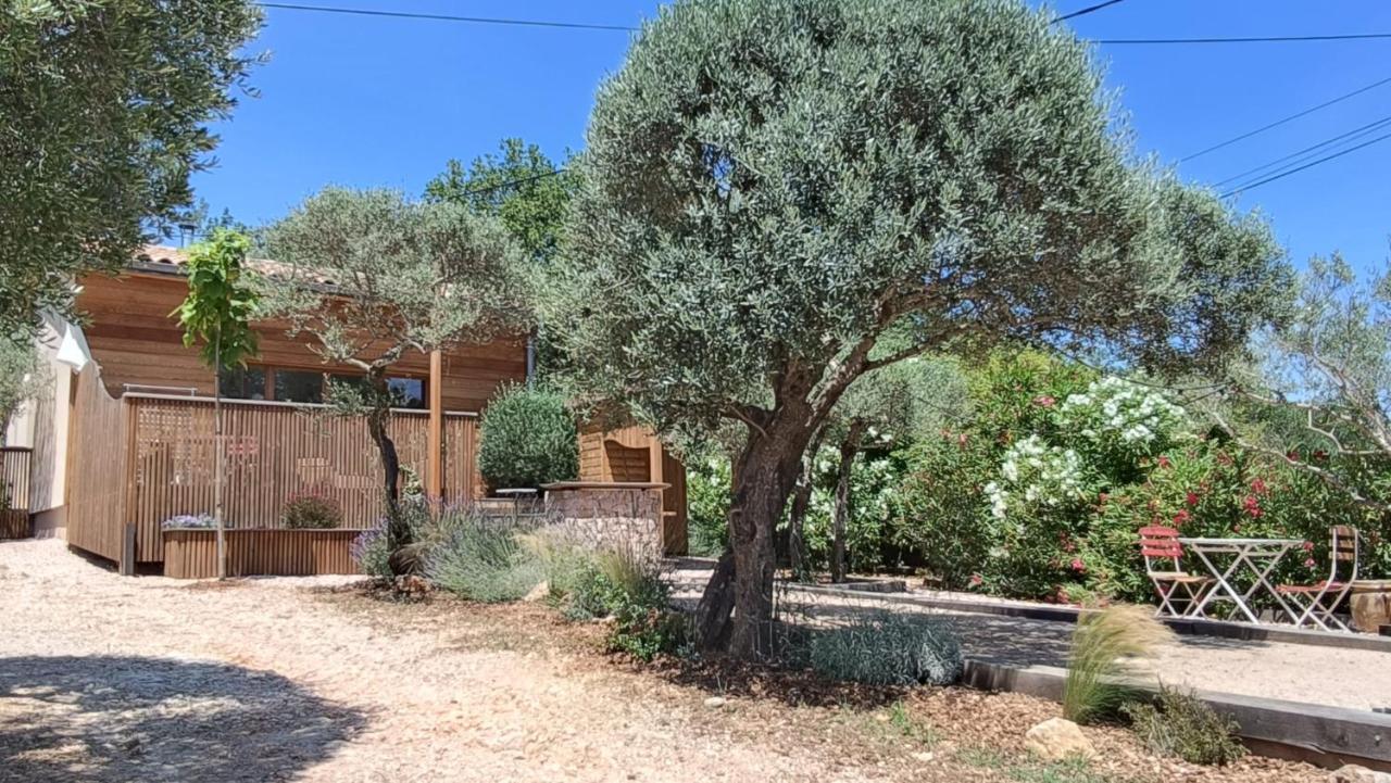 Lodge Les Oliviers Garéoult Εξωτερικό φωτογραφία